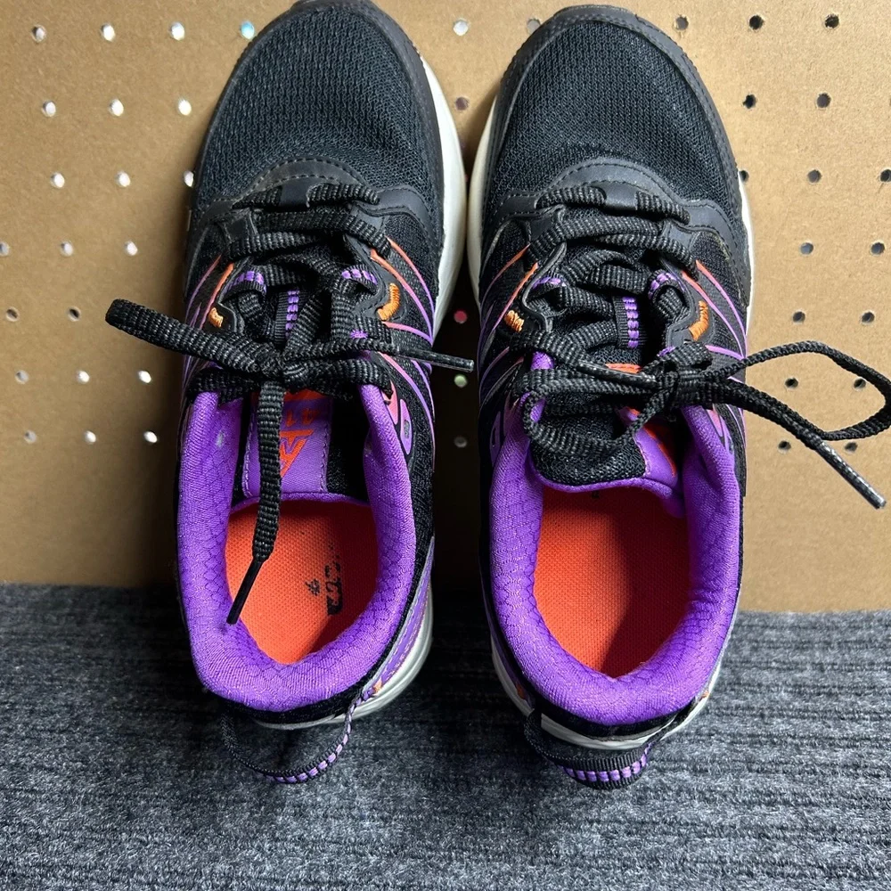New Balance Black and Purple 410‎ Trail Running Shoe size 5D